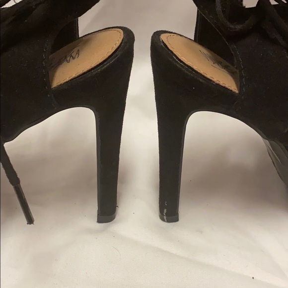 Black strap up heels - Picture 5 of 5